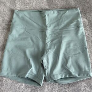 Womens LULULEMON Wunder Train High-Rise Shorts - 6" Length - Misty Glade - Sz 14
